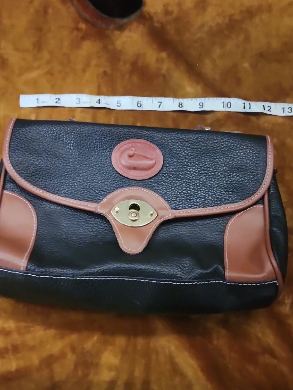 🤩SALE🤩 Vintage Black and Tan Dooney & Bourke Leather Satchel W/ Medallion - Picture 14 of 15